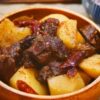 Тушеная говяжья грудинка с картофелем фото