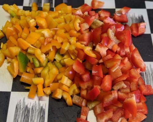 добавим порезанный кубиками перец